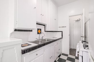 Serrano Tower Apartments in Los Angeles, CA - Foto de edificio - Interior Photo