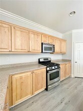 33 Tall Ruff Dr in Las Vegas, NV - Building Photo - Building Photo