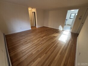 44 Harvard Ave, Unit 44 Harvard Ave in Brookline, MA - Building Photo - Building Photo