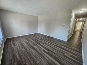 1950 Hampstead Dr in Columbus, OH - Building Photo - Building Photo
