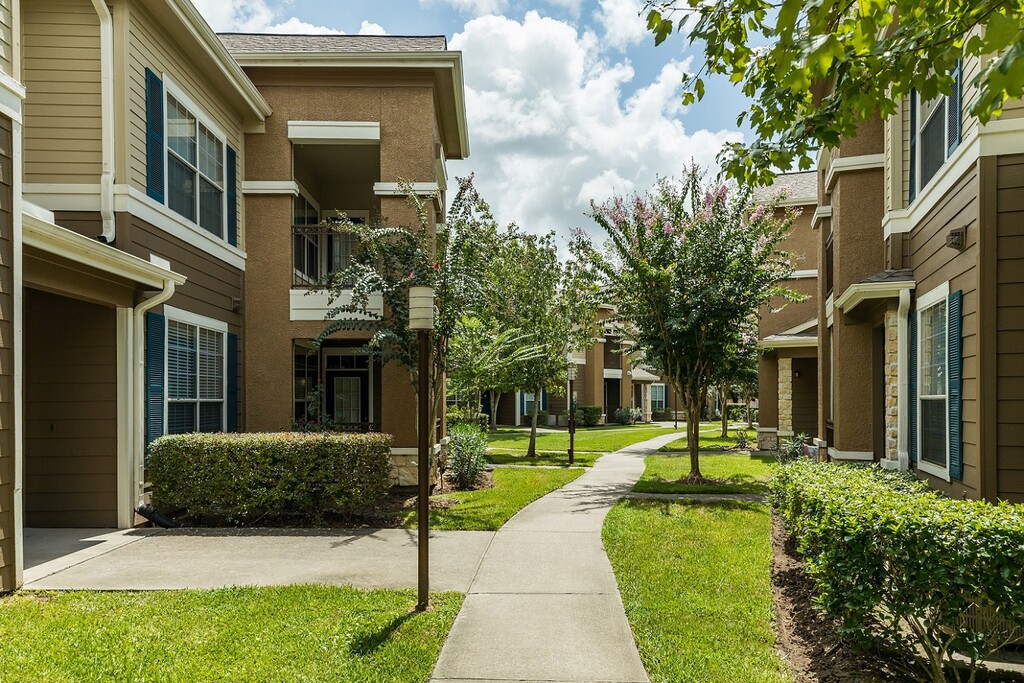 Edgewater Apartments in Lake Jackson, TX