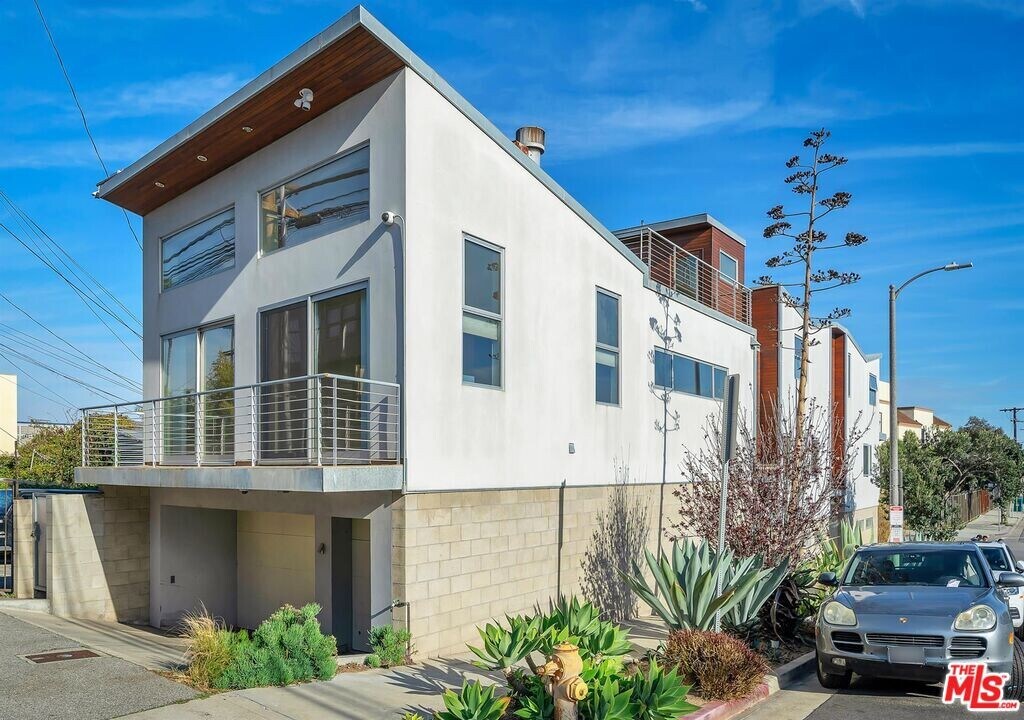 258 3rd Ave in Los Angeles, CA - Building Photo