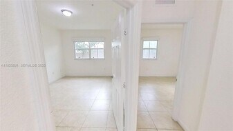 260 NW 109th Ave in Miami, FL - Building Photo