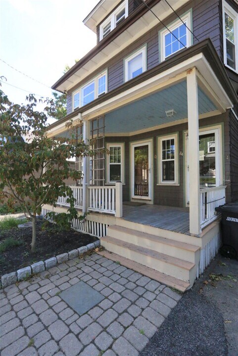 22 Elm Pl, Unit 1 in Somerville, MA - Foto de edificio
