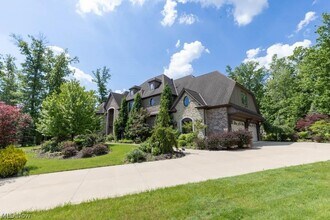 3600 Oxford Cir in Westlake, OH - Building Photo - Building Photo