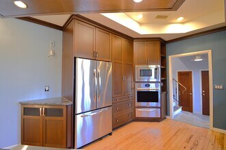 33 Howland Rd in West Hartford, CT - Building Photo - Building Photo