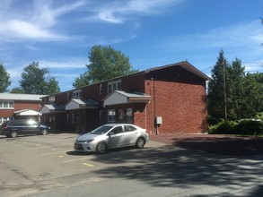 5-13 Hillside Ave in Monticello, NY - Foto de edificio - Building Photo