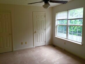 400 Wabarto Way in Nicholasville, KY - Foto de edificio - Building Photo