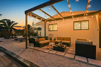 2325 NE 195th St in Miami, FL - Building Photo - Building Photo