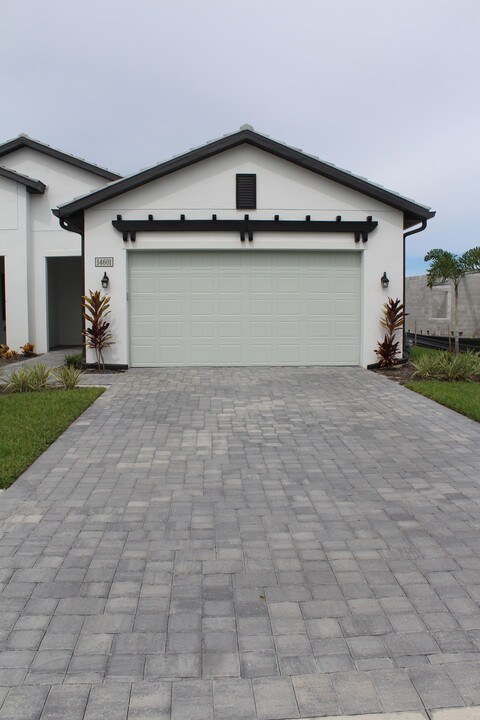 14601 Kingfisher Loop in Naples, FL - Building Photo