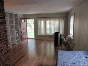 4059 Chenlot St in Waterford Township, MI - Building Photo - Building Photo