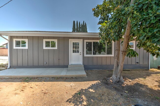 120 E Rose Ave