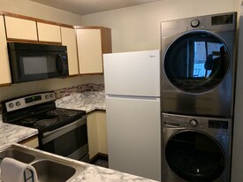 1390 Hunters Rd in Harrisonburg, VA - Building Photo