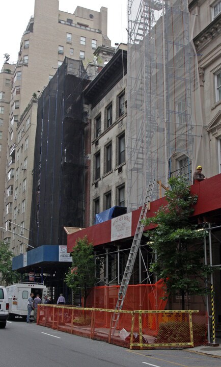 11 E 66th St in New York, NY - Building Photo