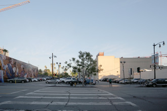 Hollywood Center - Tower 2 in Los Angeles, CA - Foto de edificio - Building Photo