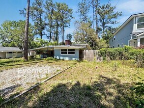 7935 India Ave in Jacksonville, FL - Foto de edificio - Building Photo