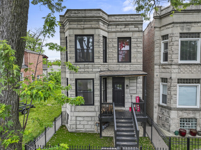 property at 614 N Troy St