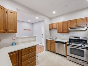 21 Sutherland Rd, Unit 15 in Boston, MA - Foto de edificio - Building Photo