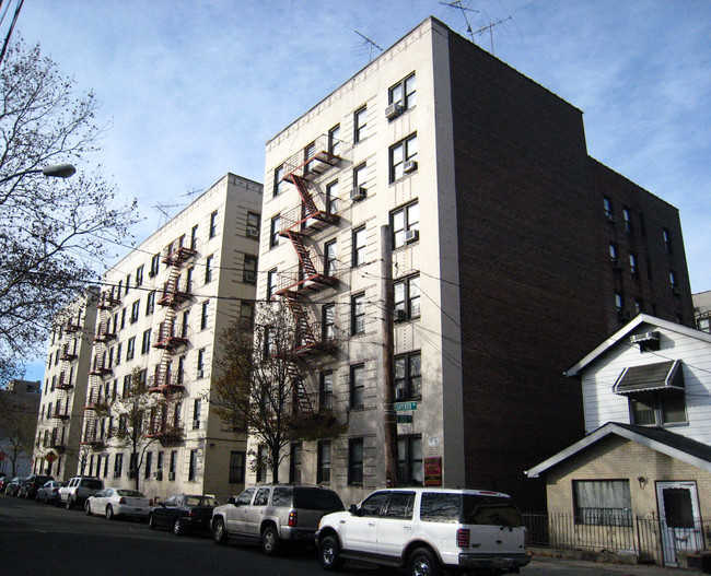 3915 Carpenter Ave in Bronx, NY - Foto de edificio - Building Photo