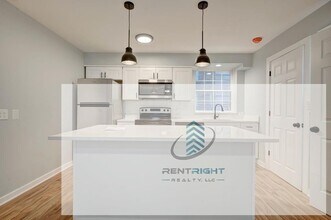 2425 W Gunnison St, Unit 3 in Chicago, IL - Foto de edificio - Building Photo