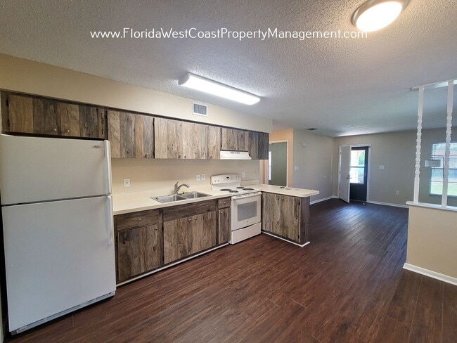 2709 46th Ave Dr W in Bradenton, FL - Building Photo - Building Photo
