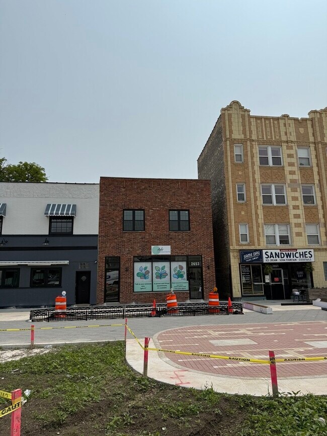 2653 N Kedzie Ave