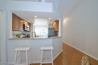 13050 Amberley Ct in Bonita Springs, FL - Foto de edificio - Building Photo