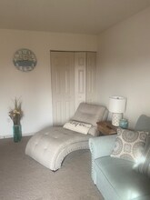 401 W Main St, Unit B in East Earl, PA - Foto de edificio - Building Photo