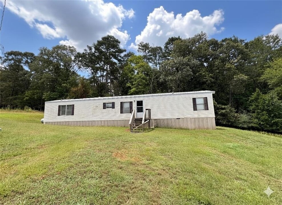 1560 Grindle Bridge Rd in Dahlonega, GA - Building Photo