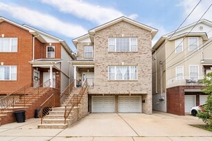 13 Oak St, Unit 2 in Bayonne, NJ - Building Photo