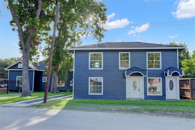 808 Oakhurst St-Unit -4 in Houston, TX - Building Photo - Building Photo
