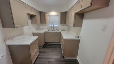 24 Cochrane Pl in Pontiac, MI - Building Photo - Building Photo