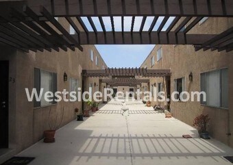 933 N Cedar St in Inglewood, CA - Building Photo