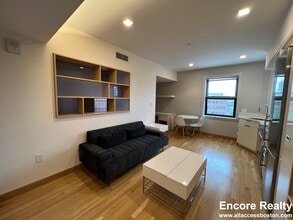 7 Story St, Unit 14 in Cambridge, MA - Foto de edificio - Building Photo