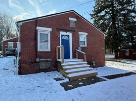 1729 Shawnee Ave SE in Massillon, OH - Building Photo