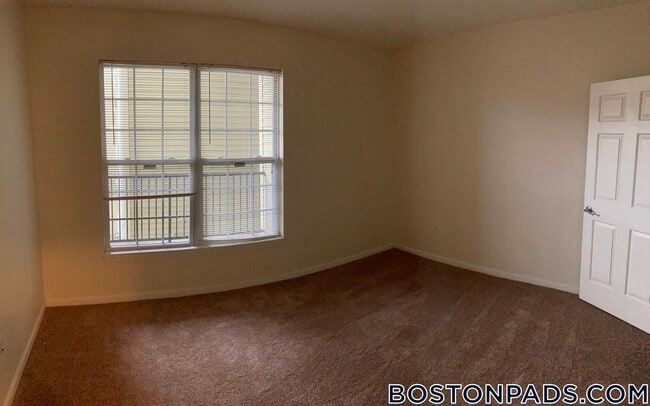 311 Lowell St, Unit 1210 in Andover, MA - Building Photo - Building Photo