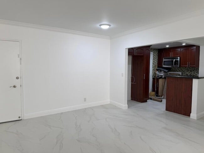 2161 NE 68th St, Unit 303 in Fort Lauderdale, FL - Building Photo - Building Photo