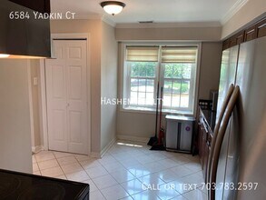 6584 Yadkin Ct in Alexandria, VA - Building Photo - Building Photo