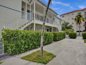 7143 Bonita Dr in Miami Beach, FL - Foto de edificio - Building Photo