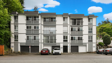 Nacelle Apartments in Renton, WA - Building Photo - Building Photo