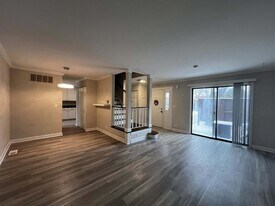 7333 Winthrop Way in Downers Grove, IL - Building Photo