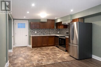 926 Flagship Dr in Mississauga, ON - Building Photo - Building Photo