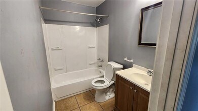 7500 Symmes Ave in New Orleans, LA - Foto de edificio - Building Photo