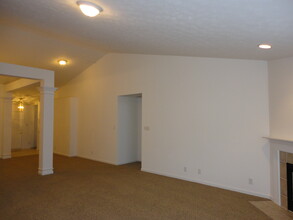 1646 Quinn Creek Dr in Brownsburg, IN - Building Photo - Building Photo