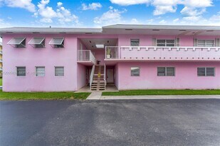 7560 SW 82nd St in Miami, FL - Building Photo