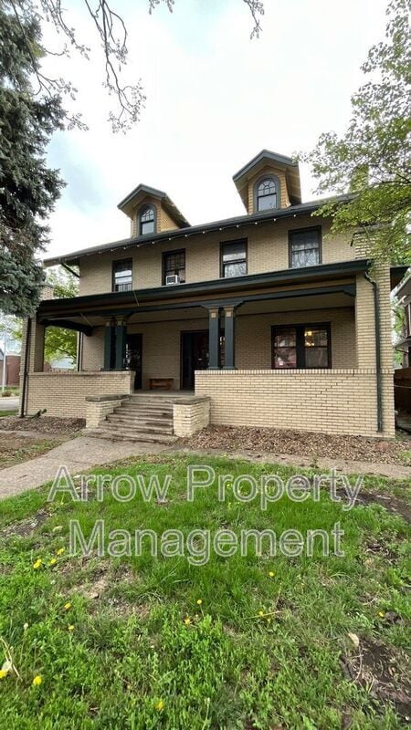 property at 1637 G St