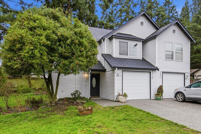8825 231st Pl SW in Edmonds, WA - Foto de edificio - Building Photo