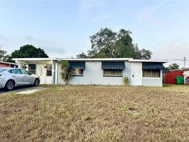 10273 109th Ave in Largo, FL - Building Photo