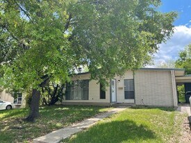 138 Shady Rill in San Antonio, TX - Building Photo