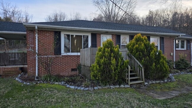 744 S Austin Springs Rd in Johnson City, TN - Building Photo - Building Photo